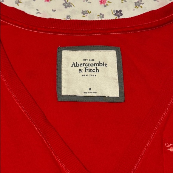 Abercrombie & Fitch Women's Scarlet Long Sleeve Tee - Picture 4 of 6